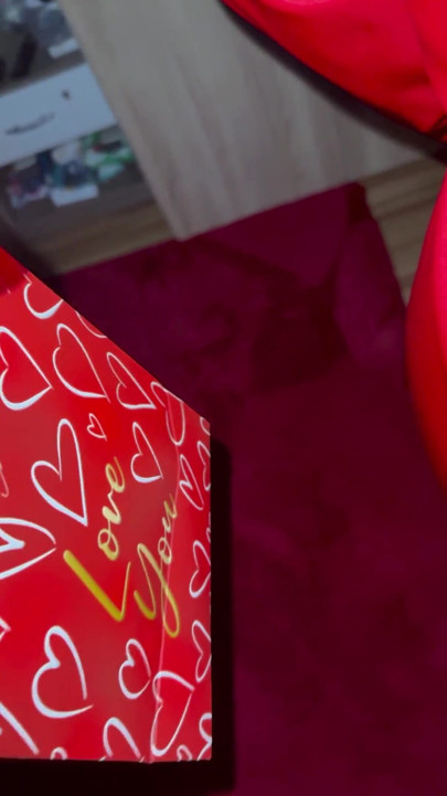 On Valentine’s Day, He Surprised His Hot Girlfriend with Sexy Lingerie and They Fucked Each Other for a While
