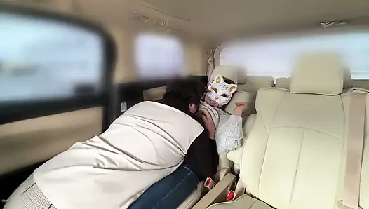 Vor der Arbeit haben die beiden eine Affäre im Auto