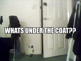 Qu'est-ce qu'il y a sous le manteau