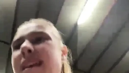 Extreme masturbating in the gym with jucielussie