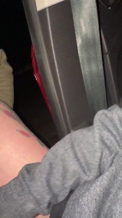 Cewek ini nggak sabar menunggu sampai kami tiba di rumah jadi kami masuk ke tempat parkir gereja | Klip 1