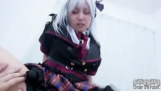 İlk çekim kaosu, utangaç bir cosplayer ezici bir çok partner deneyimine adım atıyor