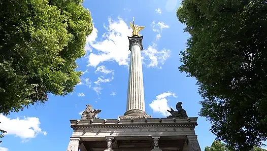 21-jährige schlanke Schlampe, kleine enge Brüste, göttlicher Körper