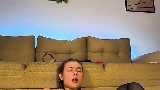 Много сквирта и жестко трахаю в анал