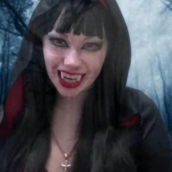 Vampire Mistress akan byte kamu dan mengubahmu menjadi budaknya