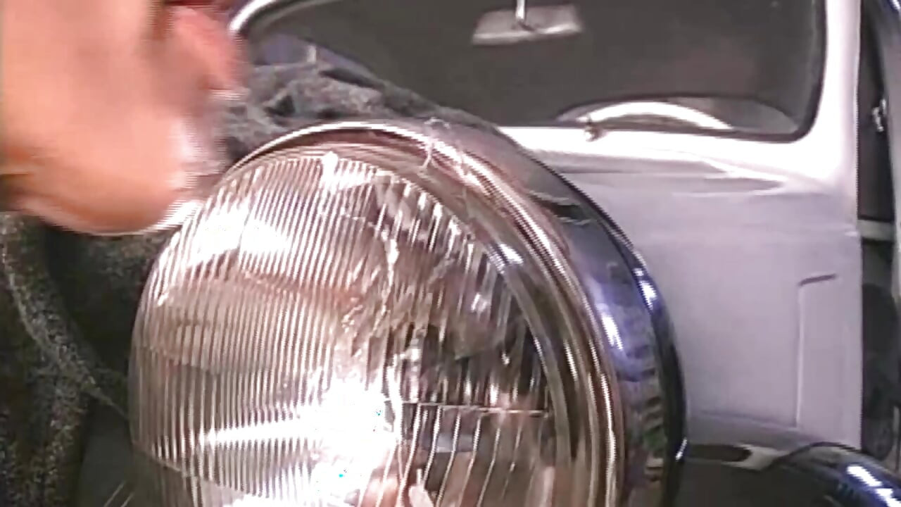 Dobivam batine u guzicu na haubi Rolls Roycea