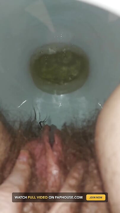 Showing off My Hairy Armpits and Piss