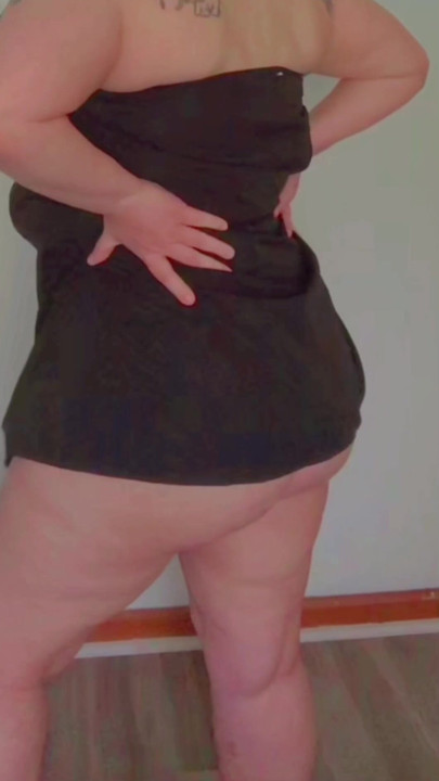Big Ass In Short Skirt No Panties