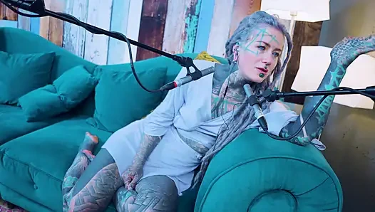 Я говорю о G - Grattitude - подкаст ASMR говорящая готесса, худенькая девушка дредки татуированная модель, татуированная девушка