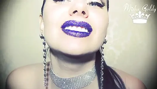 Göz alıcı mavi parıltılı dudaklar