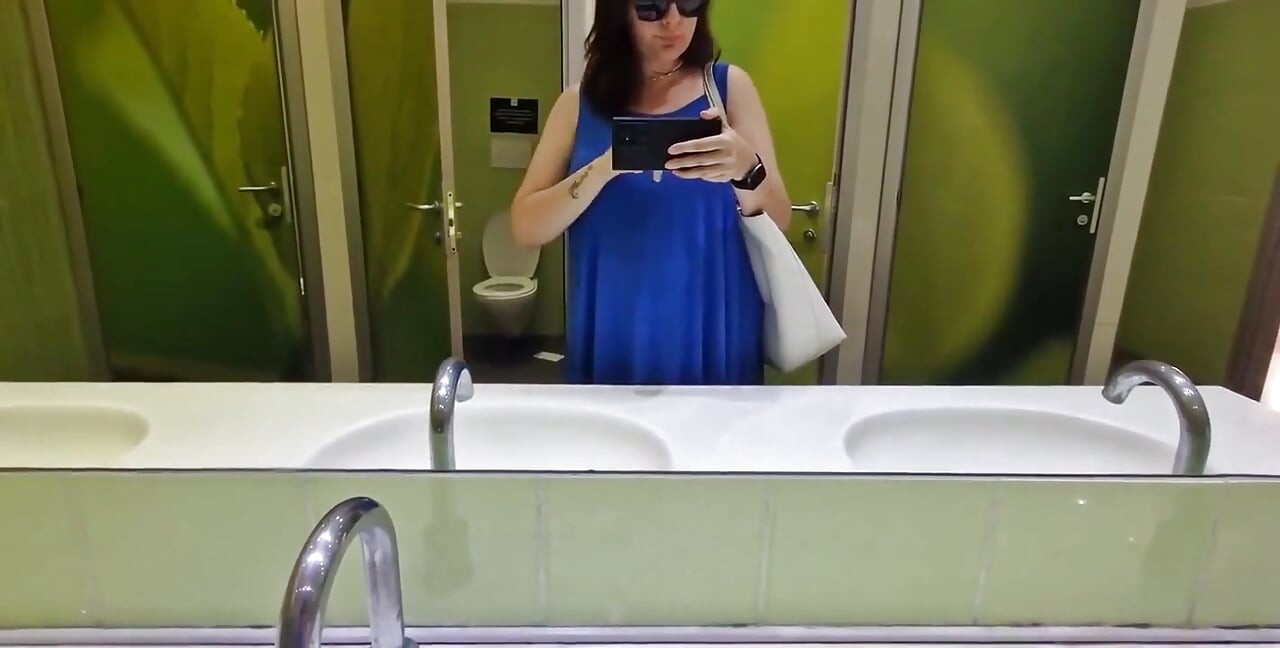 אוסף של פיפי ופליצים בשירותים ציבוריים של מרכזי קניות וברים
