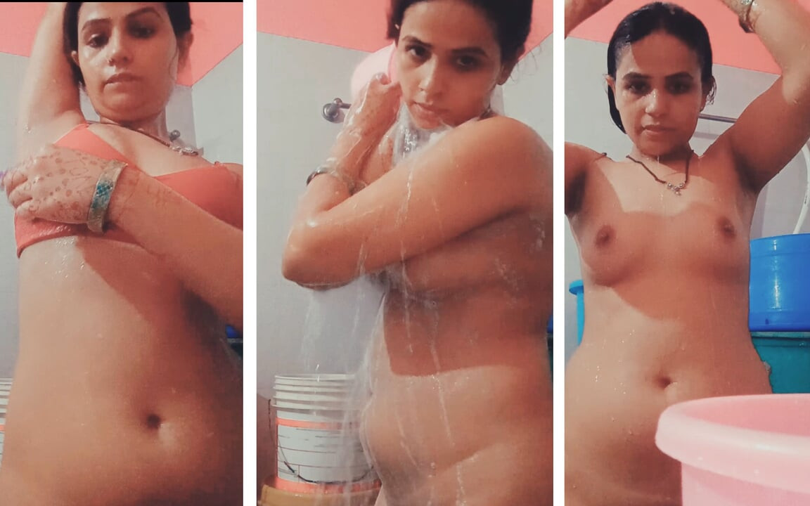 セクシーなインドの女の子のシャワー