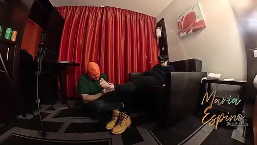 İtaatkârım Ayaklarımı Seviyor