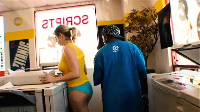 Adrianna Nicole Gets the Dick Bareback