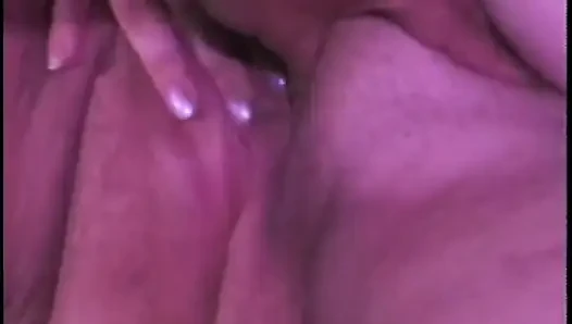 Memek tebal cewek nakal dengan kulit kenyal lagi asik di-fingering