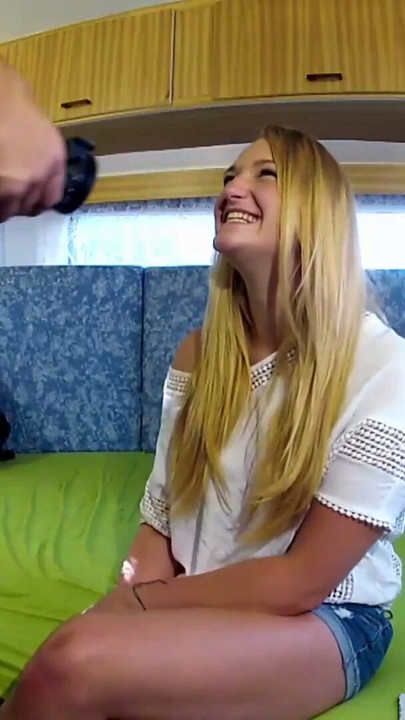 Teen nach der Schule im Bumsbus beuntzt | Clip 1