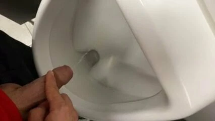 Ich beim Pissen