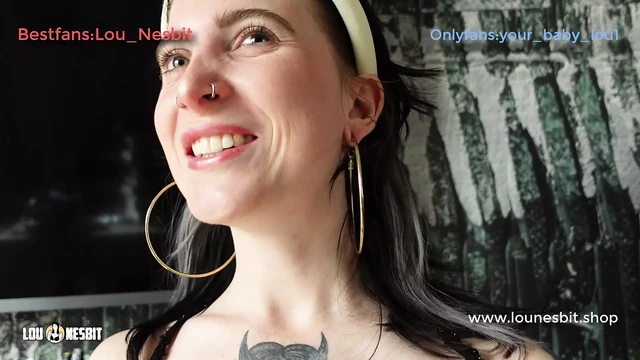 Deine Sitznachbarin lenkt dich waehrend der Mathestunde ab by Lou Nesbit, Lia Louise