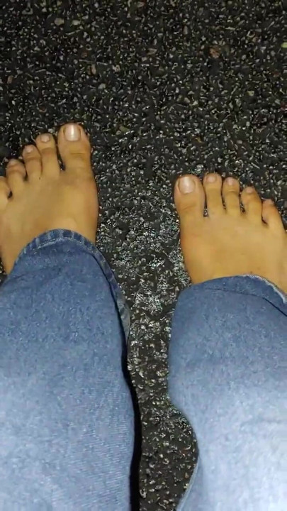Pieds nus dans les rues