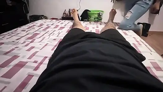 Üvey kız kardeşim çok azgın olduğu için sütümü yutuyor