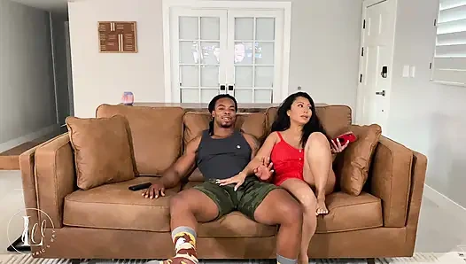 Dreads Way имеет Krystal Davis тугая азиатская милфа дырка в диване