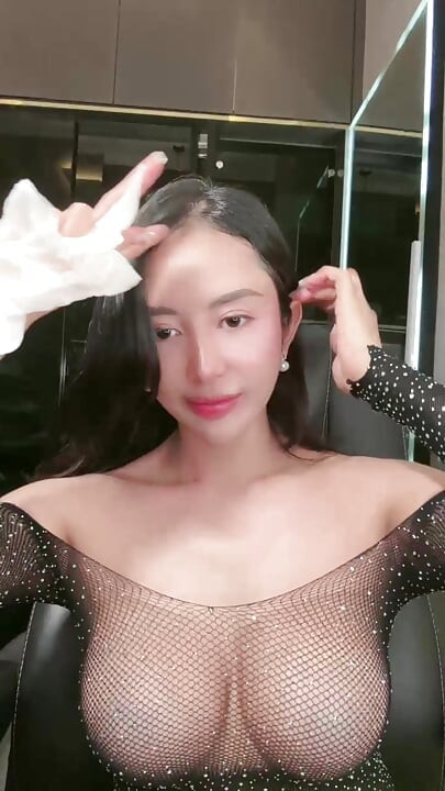 애지중지하는 걸 좋아하는 소녀
