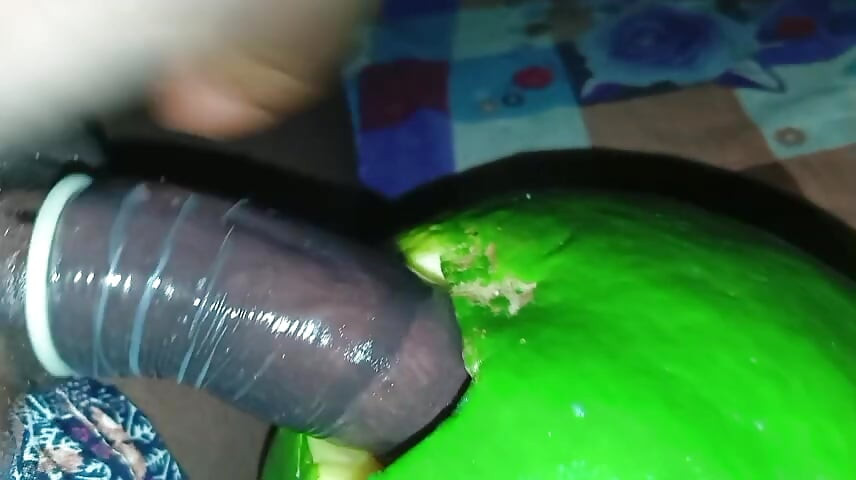 Vuốt ve con cu đen của tôi.