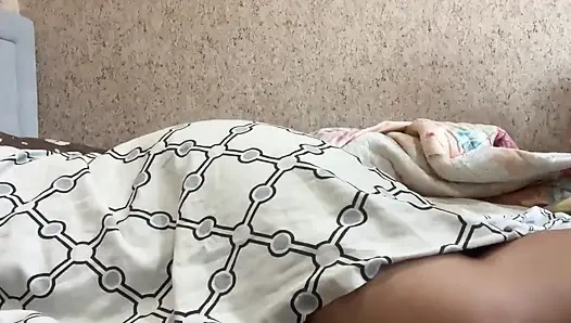 Пожалуйста, кончи в меня!! Мачеха раздвинула ноги, чтобы получить сперму