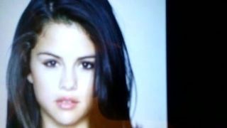 Sperma-Hommage an Selena Gomez