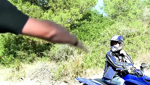 Adik tiriku yang semok kimy blue pengen banget ngentot di quad