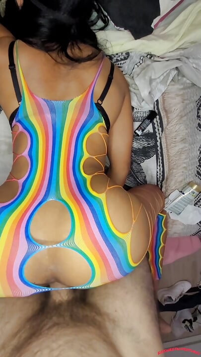 Primul anal pentru această curvă asiatică drăguță.