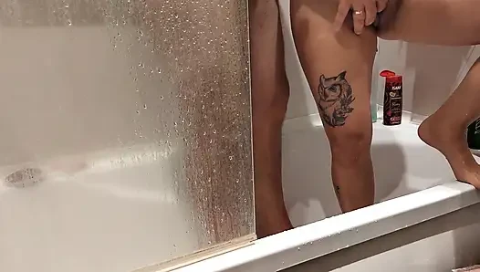 Duşta ev yapımı karşılıklı mastürbasyon