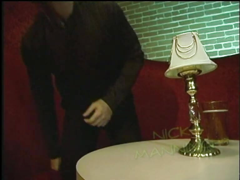Jonge vintage slet geneukt en klaarkomen in de mond door een grote pik
