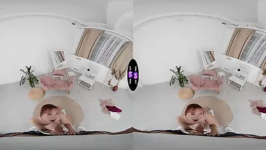 Возбужденная Lilly Mays признается в неопытности, затем скачет на его хуе после соблазнения сисек - TeenMegaWorld