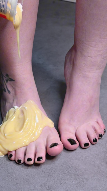 ASRASMR 流着白浆的布丁脚-puding和撒在赤脚混沌湿润的4k asmr