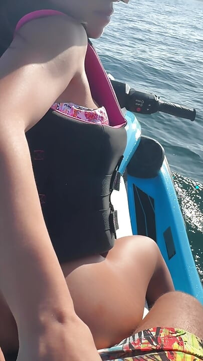 危險的水上摩托艇性愛