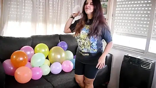 Gadis metal meletuskan semua balon sebelum pesta - kelinci looner [lowres]