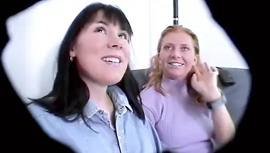 Две лесбиянки обожают игры в туалет