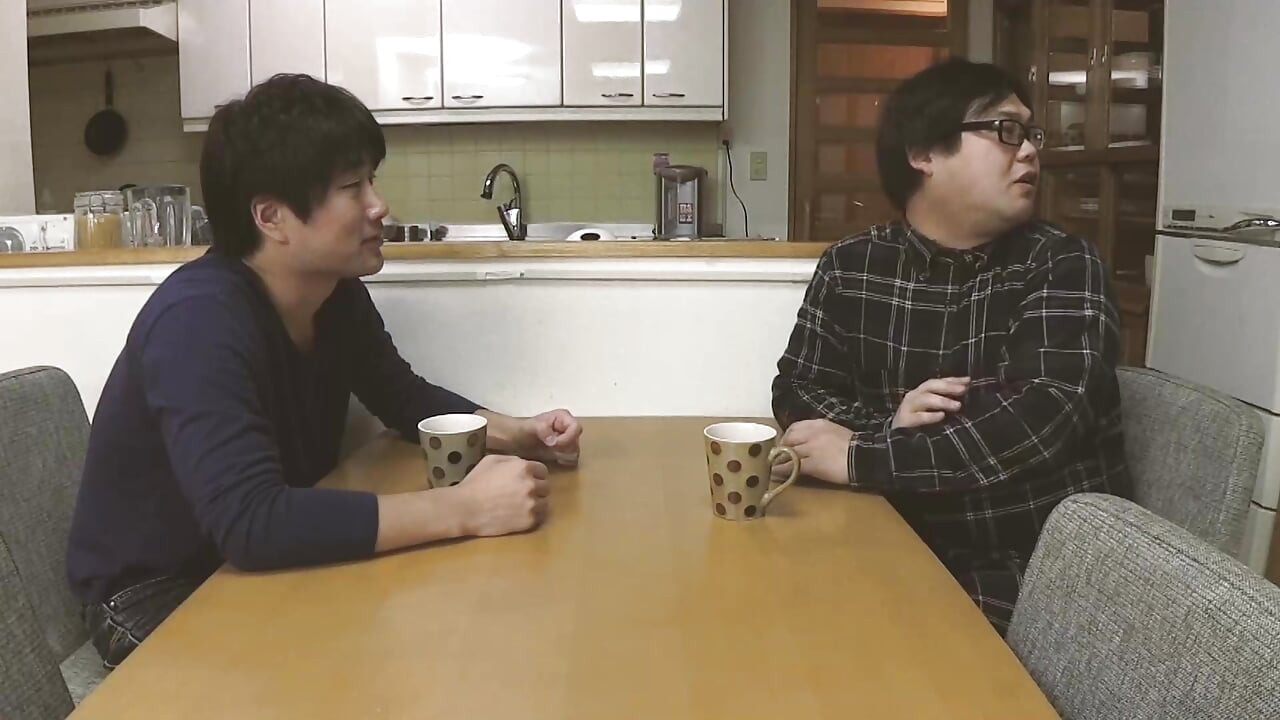 털이 무성한 보지와 정액을 즐기는 3명의 아름다운 일본 십대