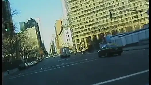 Şehir trafiğinde onu arabada küçük düşüren sapık ile banliyö kızıl saçlı araba sikişiyor