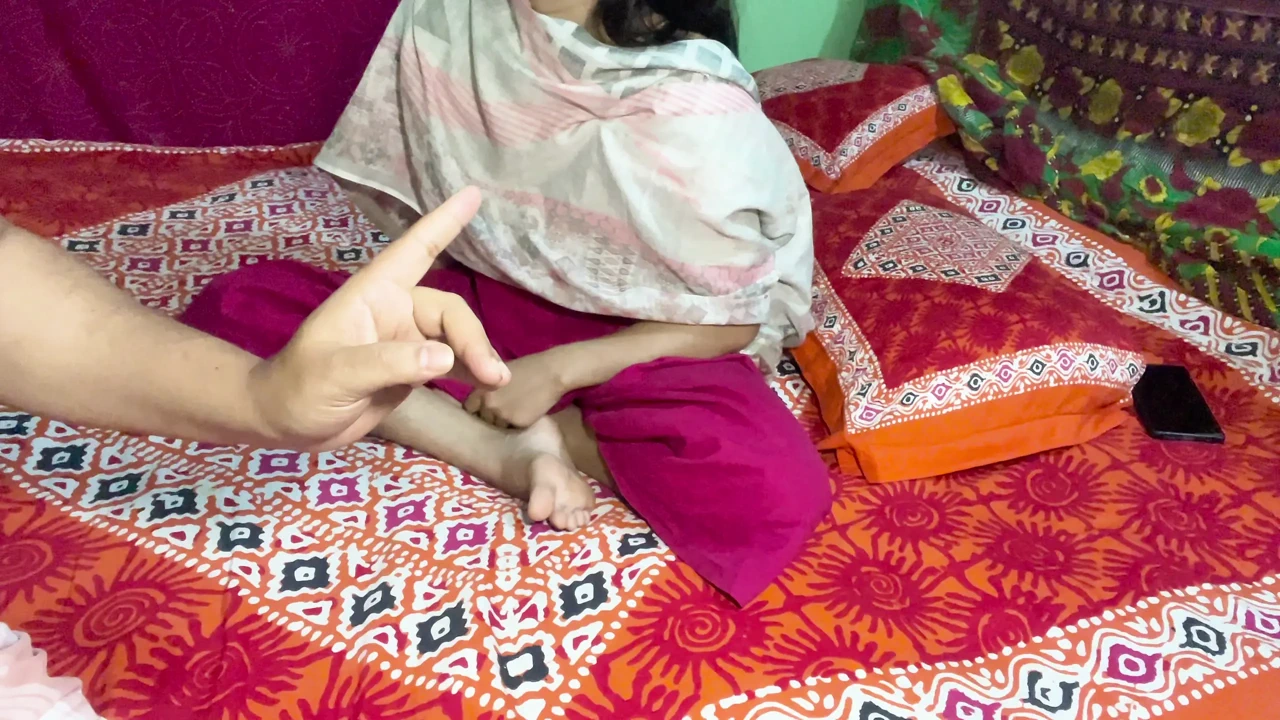 为了满足她年轻的欲望，我整夜操了我性感的年轻继妹