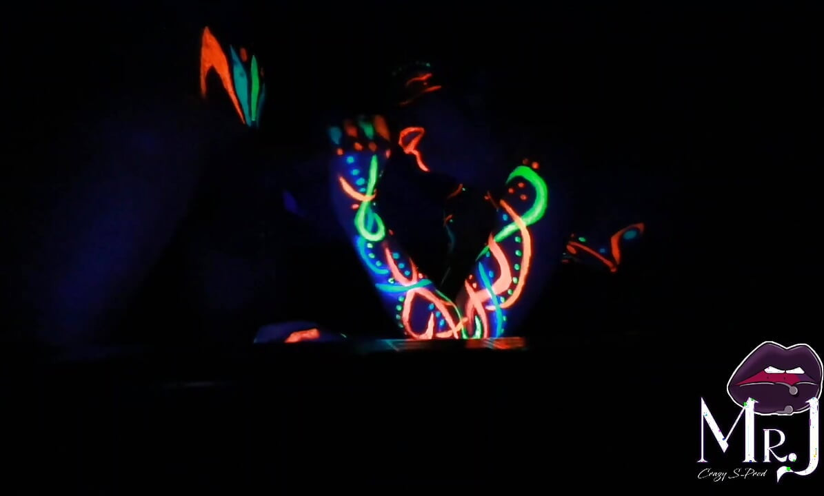 Sexo e pintura uv com Nyx &dmona
