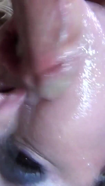Stunning moment from "Milf bekommt Wuergereiz beim Kehlenfick"