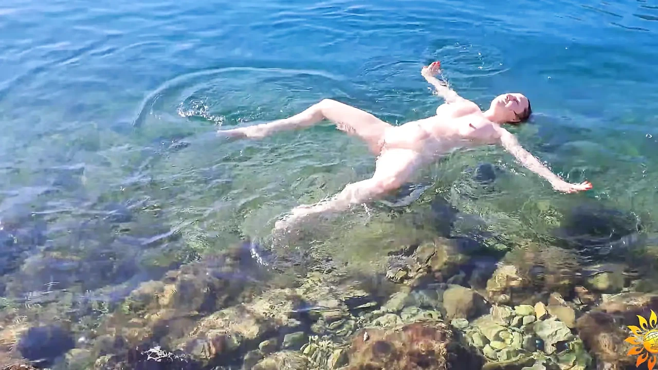 Beautiful Amateur Naturist: Outdoor Stretching & Naked Swimming Art