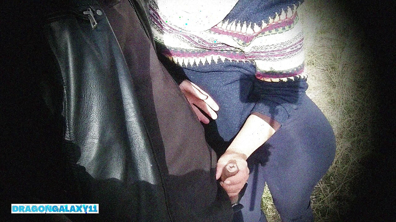 Meri sauteli bahan aur main sarak par aur phir ghar par gndi baten kar rahe hain