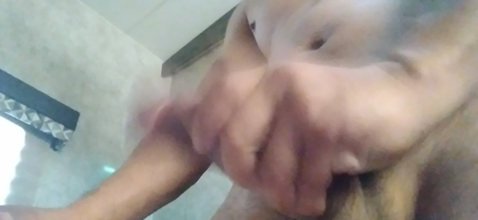 Χαϊδεύω τον πούτσο μου