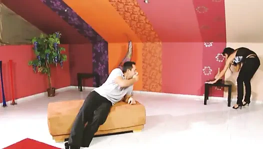 Chicks liebt ficken in szenen 2_sexy brünette mit dickem arsch genießt es, ihren arsch geknallt und abspritzen zu bekommen