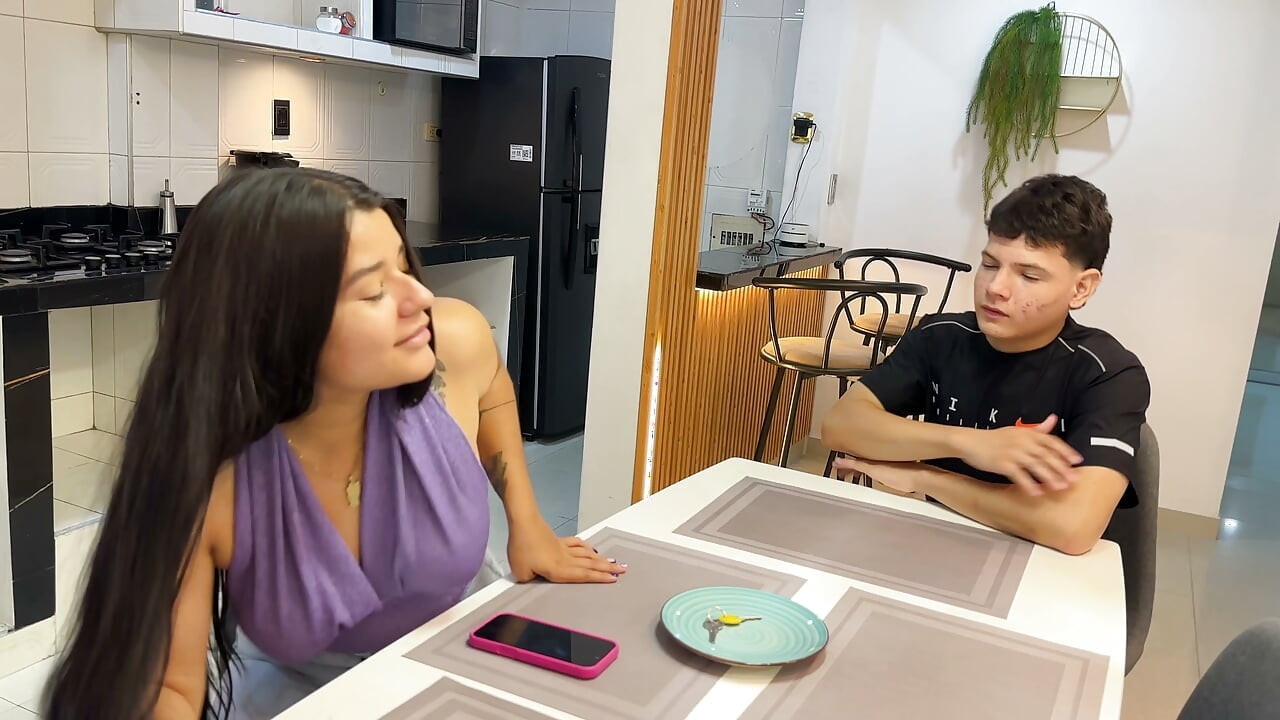 It's been a long time since I saw the horny dick of my best friend took advantage of the reunion to have HARD AND HOMEMADE SEX