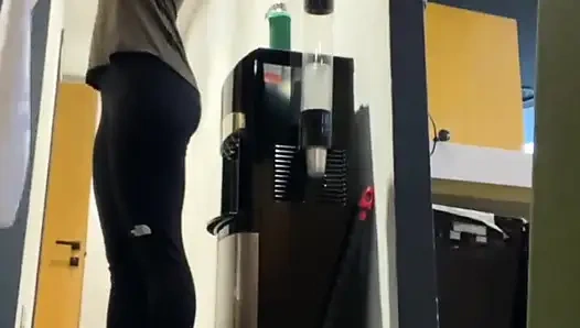 Seni benimle spor salonu soyunma odasına götüreceğim // beğendiysen yorumlarda yaz