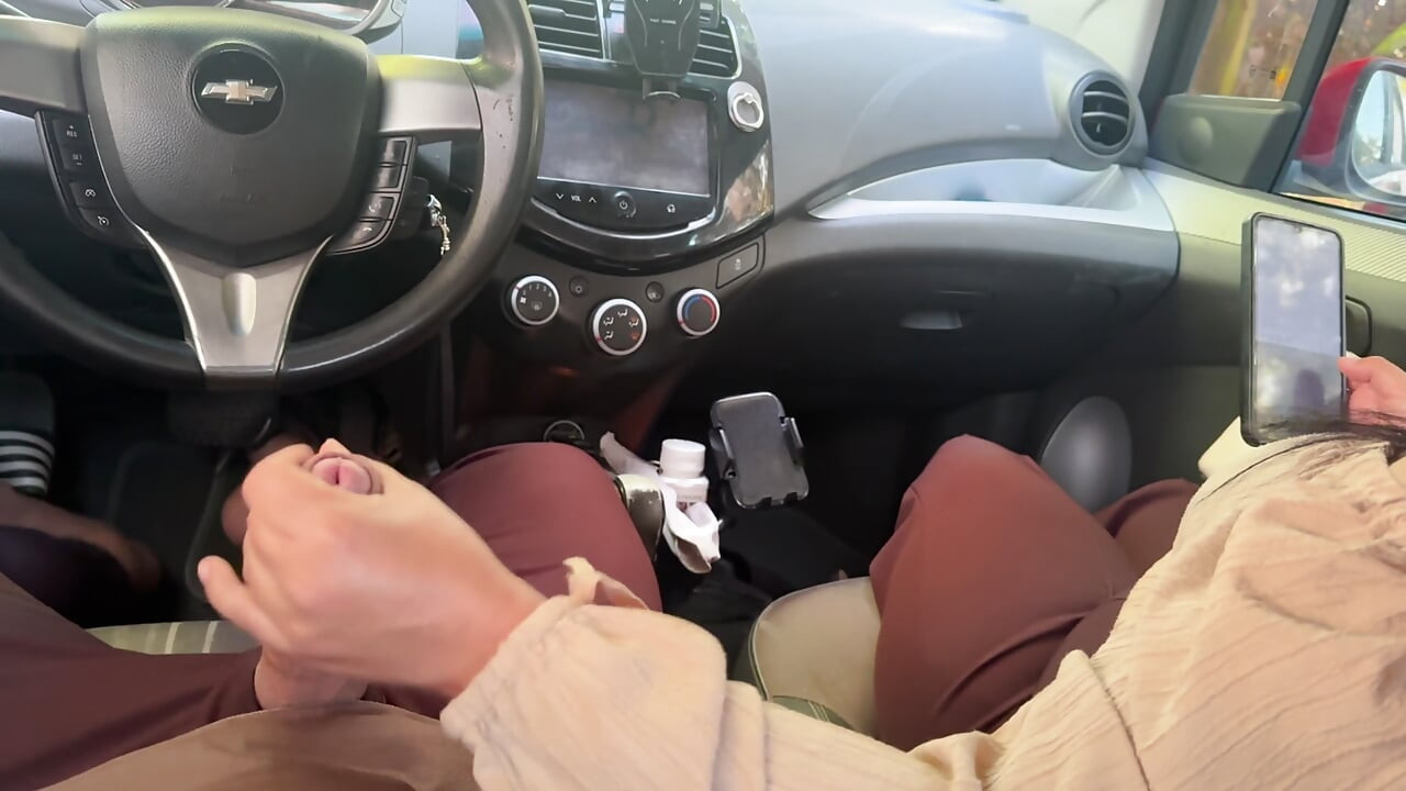 UBER- client masturbates me when she sees that I have a big cock